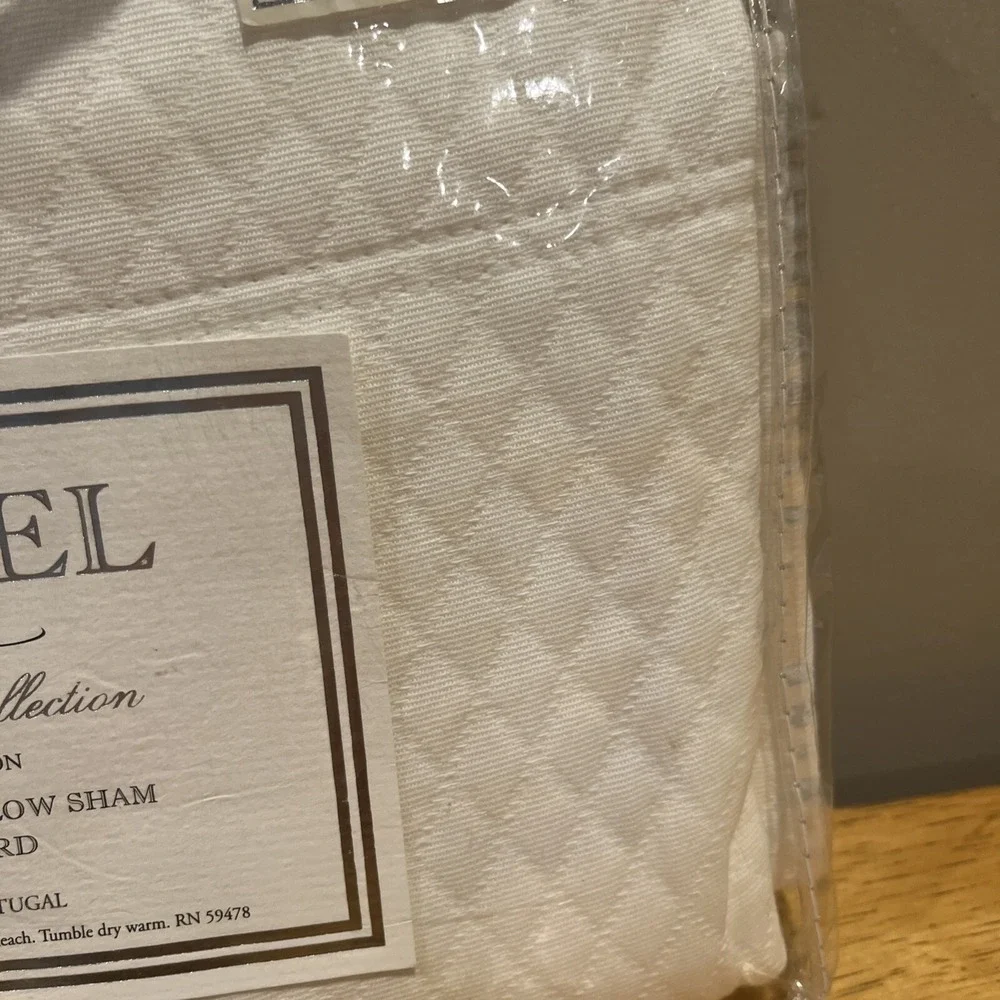 Hotel‎ Collection Matelasse STANDARD  (1) Pillowsham White Diamond Quilted